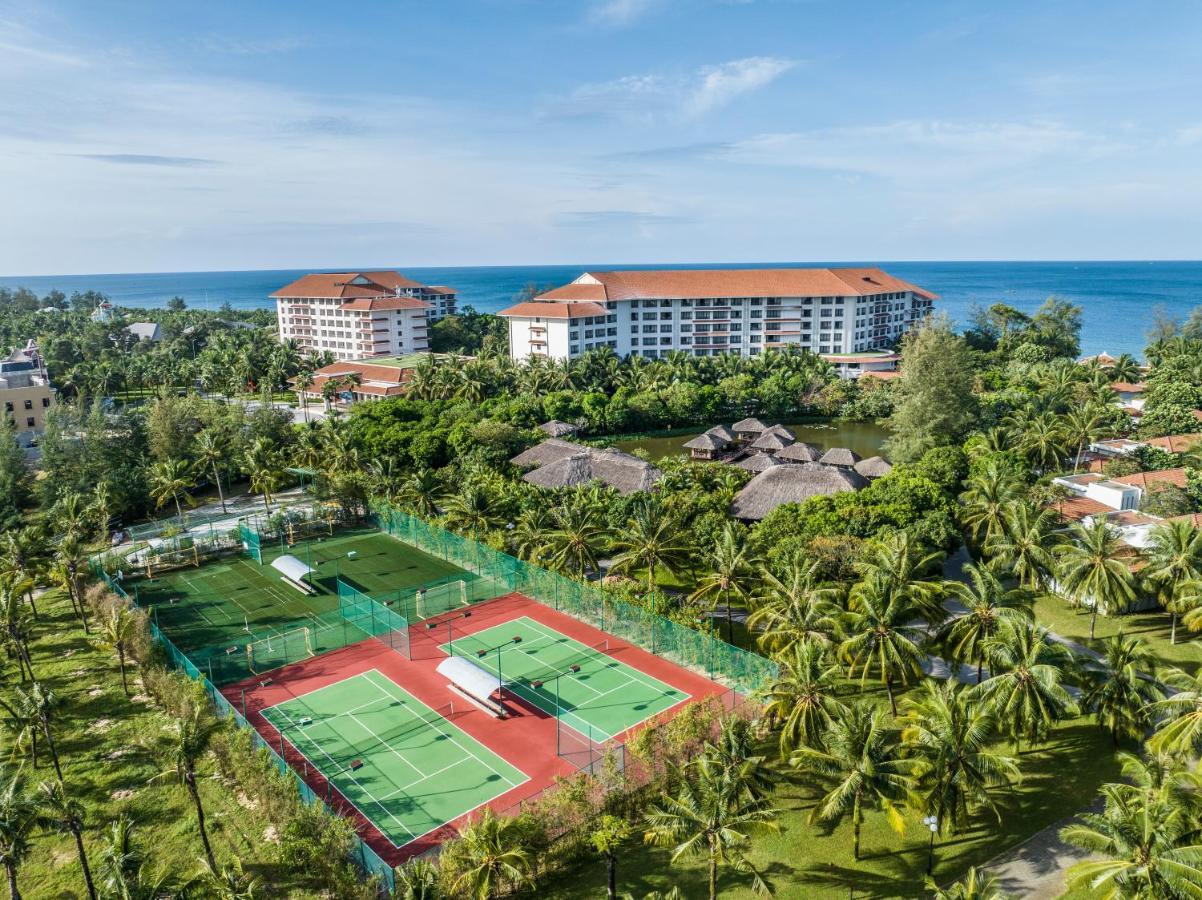 Vinpearl Resort&Spa Phu Quoc Exterior foto Tennis courts at the resort
